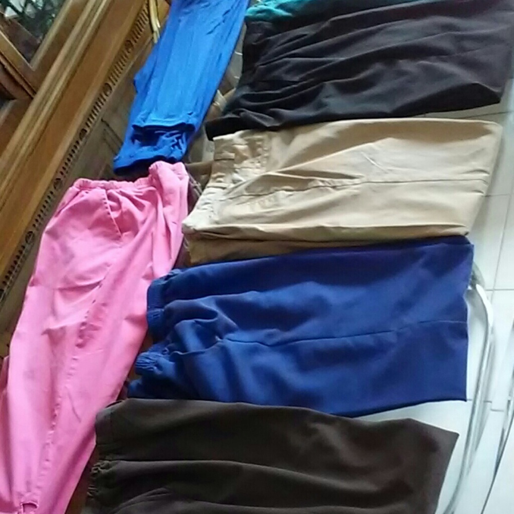 Pans different colors